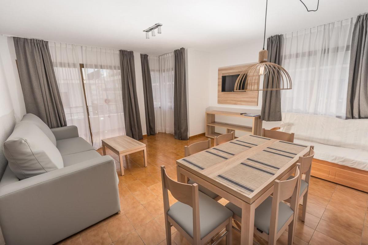 Apartments Niko Санта-Эулалия-дель-Рио Экстерьер фото